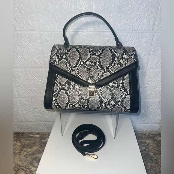 NWOT Alyssa Snakeskin Handbag with Black Accents - Picture 1 of 8